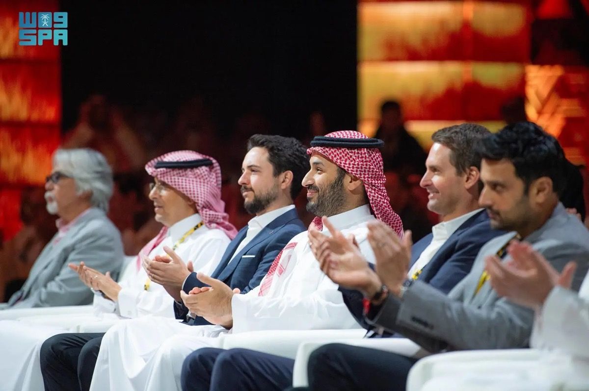 ولي العهد السعودي يتوّج أبطال العالم في كأس الرياضات الإلكترونية 2025