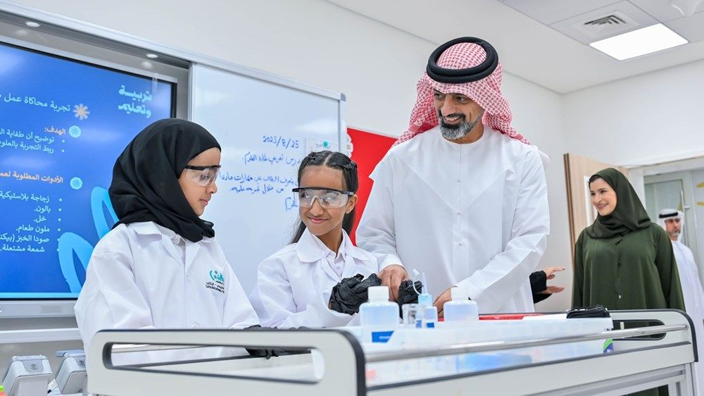 ضمن مبادرات رئيس الدولة.. عمار بن حميد يفتتح مجمع زايد التعليمي بمنطقة الرقايب