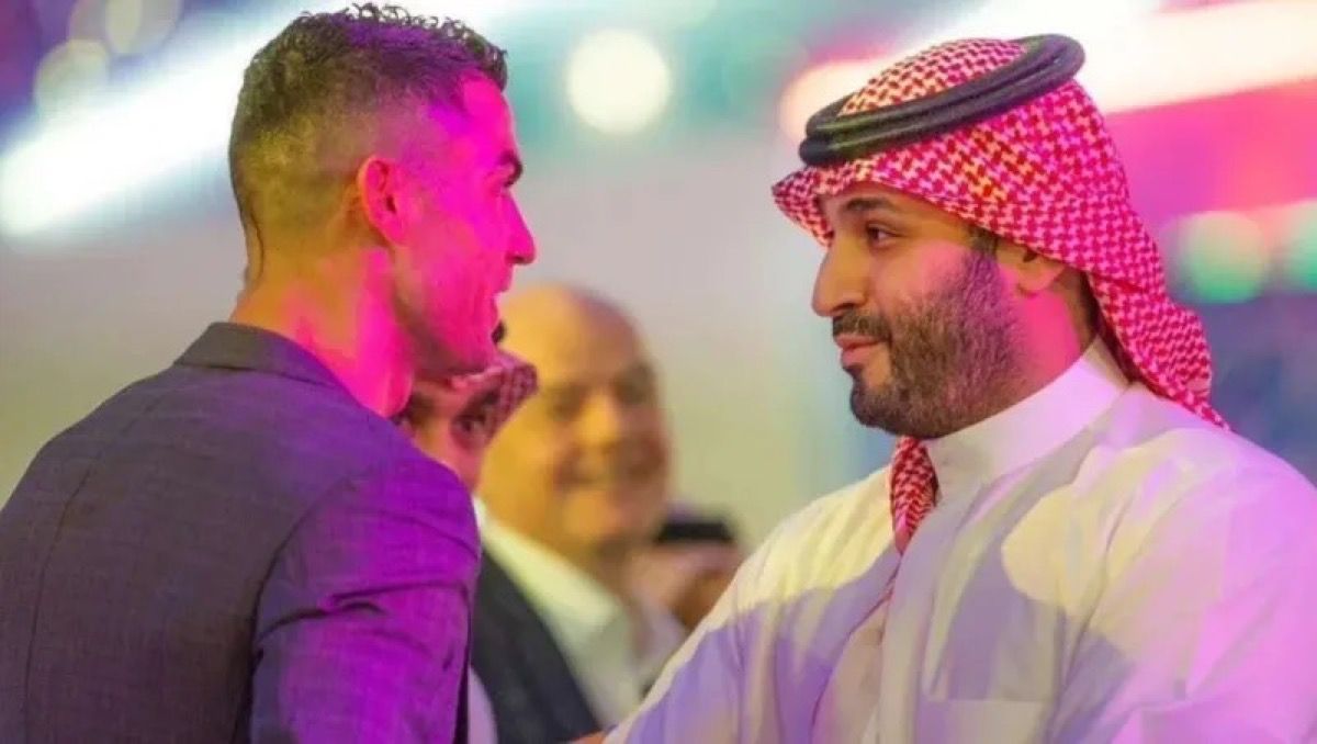ولي العهد السعودي يتوّج أبطال العالم في كأس الرياضات الإلكترونية 2025