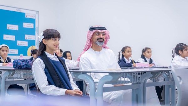 ضمن مبادرات رئيس الدولة.. عمار بن حميد يفتتح مجمع زايد التعليمي بمنطقة الرقايب