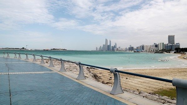 الطقس صحو إلى غائم جزئياً