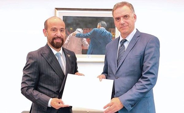 سفير الإمارات لدى الأرجنتين يلتقي رئيس جمهورية الأوروغواي الشرقية
