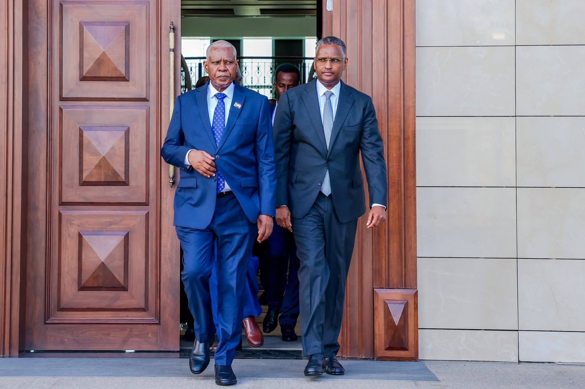 الرئيس الصومالي يستقبل مدير المخابرات السودانية مبعوثًا من البرهان