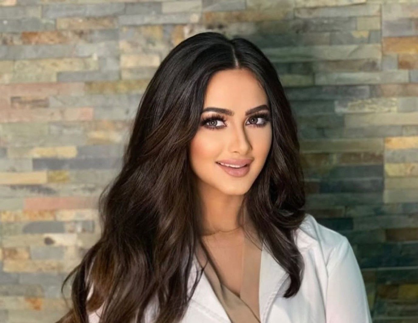 في يوم المرأة الإماراتية إليك أفضل تسريحات ومكياج للمناسبات والمؤتمرات الرسمية