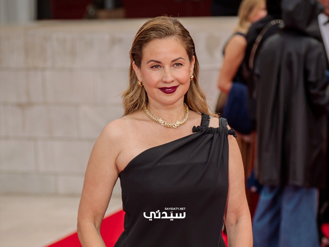 ريا أبي راشد تخطف الأنظار في حفل افتتاح مهرجان فينيسيا السينمائي بدورته الـ82