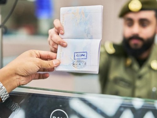 رسميًا من اليوم.. الجوازات السعودية تبدء تطبيق الشروط الجديدة لإصدار تأشيرة الزيارة العائلية