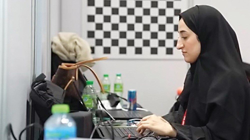 إماراتيات يتألقن في قطاعات الطيران والهندسة والتكنولوجيا