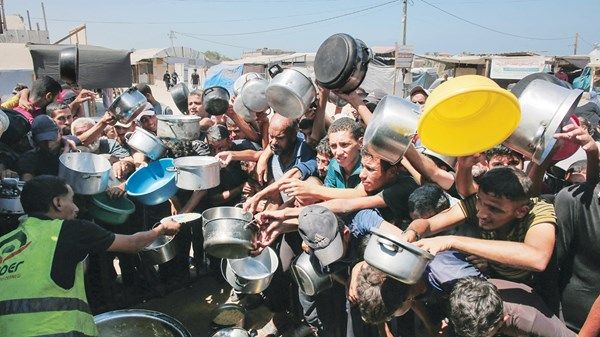 «الأونروا»: أهالي القطاع بين القتل قصفاً والموت تجويعاً
