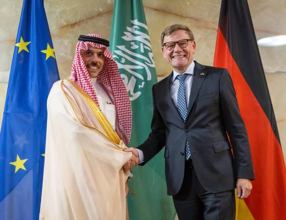 وزير الخارجية يبحث مع نظيره الألماني العلاقات الثنائية