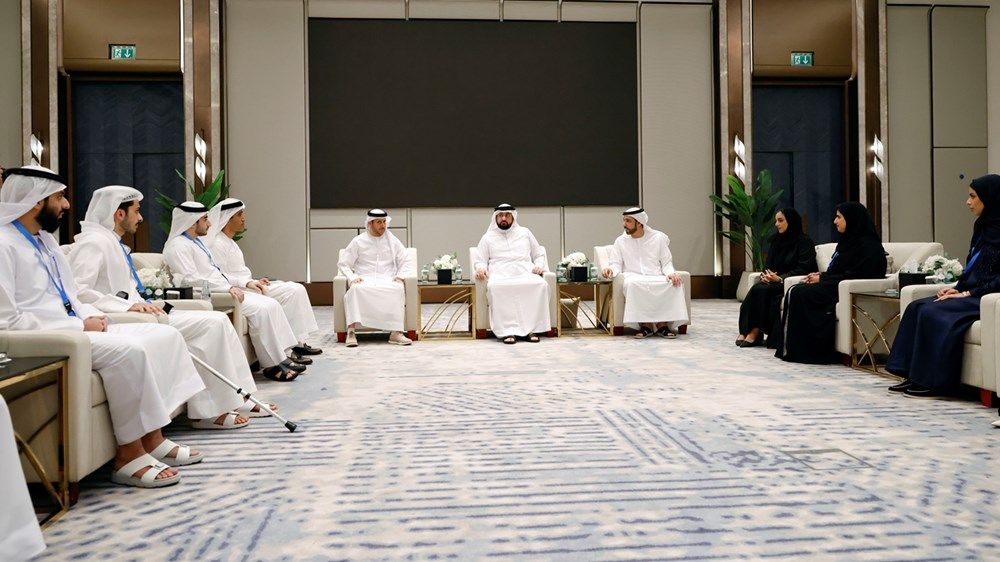 أحمد بن محمد يلتقي الخريجين المبتعثين لجامعات عالمية ويُكرّم متفوقي المرحلة الثانوية في دبي
