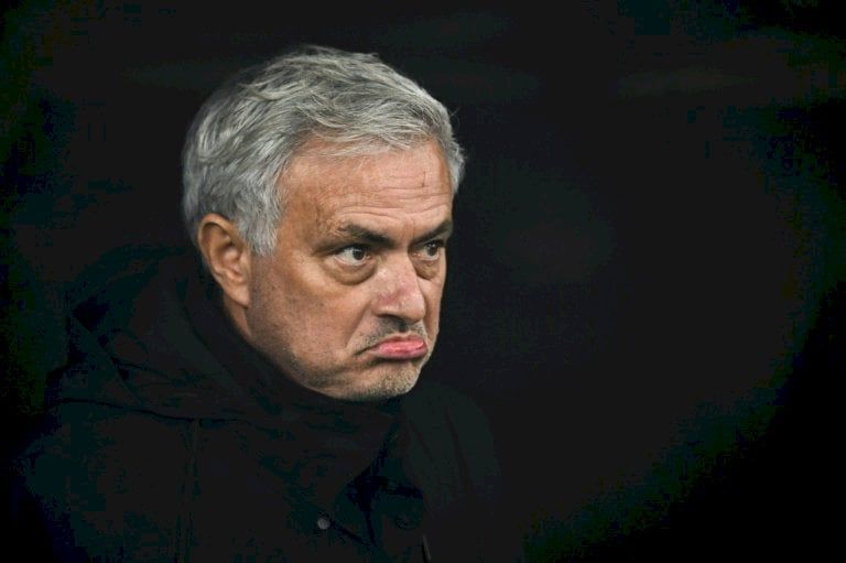إقالة جوزيه مورينيو من تدريب فنربهتشه