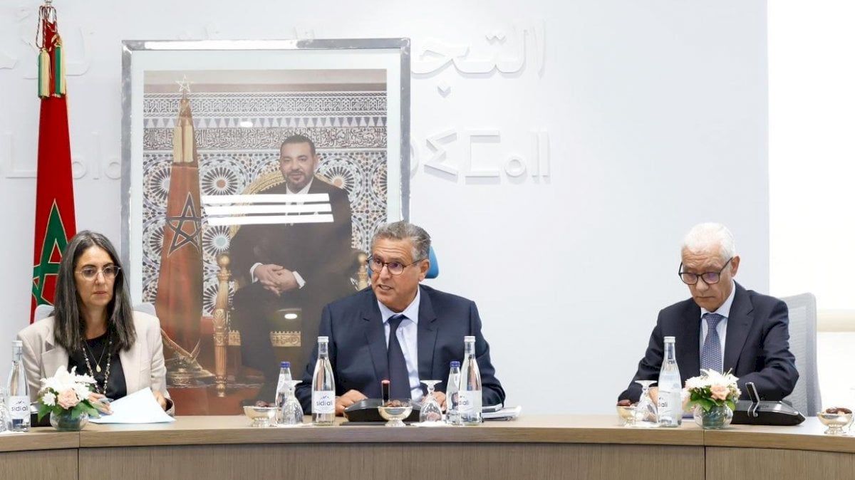 أخنوش يندد بحملات إعلامية "مغرضة" تستهدف المغرب