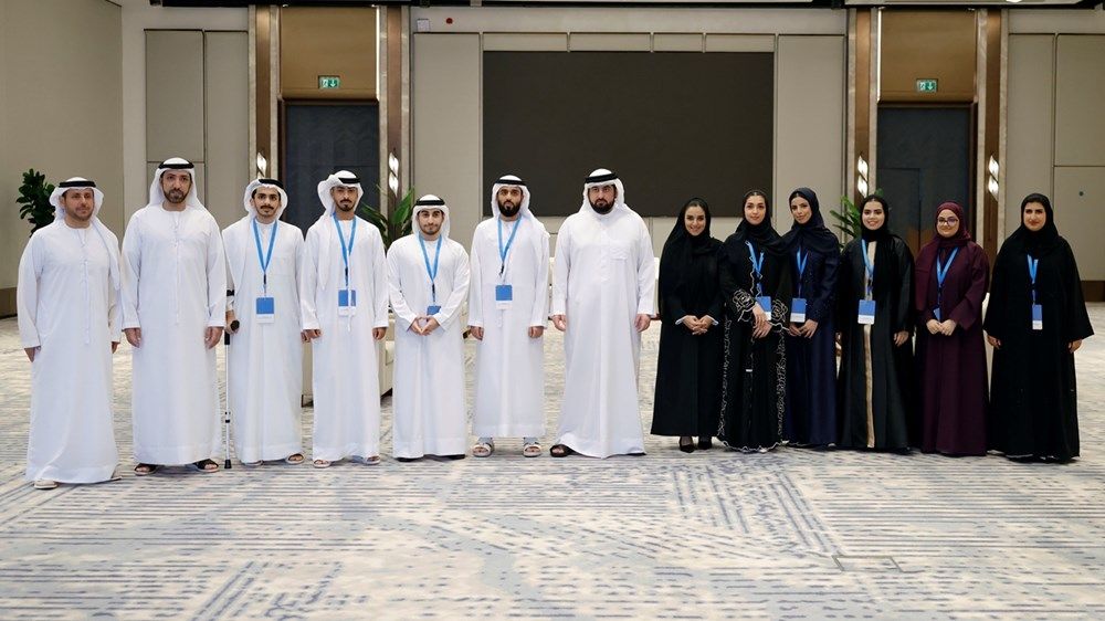 أحمد بن محمد يلتقي الخريجين المبتعثين لجامعات عالمية ويُكرّم متفوقي المرحلة الثانوية في دبي