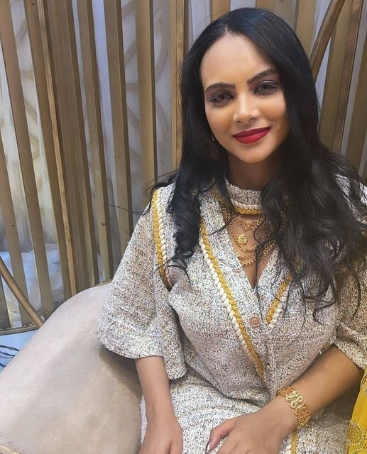 شاهد بالفيديو.. دلعته باسم “عصومي”.. زوجة الحرس الشخصي لقائد الدعم السريع تثير الجدل بمقطع مع شاب مصري بالسعودية