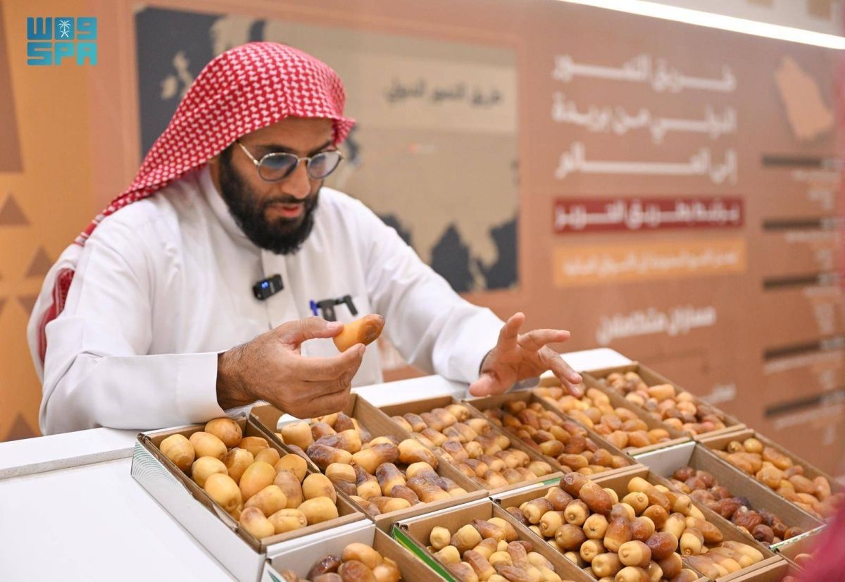 نوادر التمور تزين كرنفال بريدة بأكثر من 50 صنفا مميزا