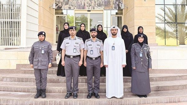 شرطة أبوظبي تحتفي بيوم المرأة الإماراتية