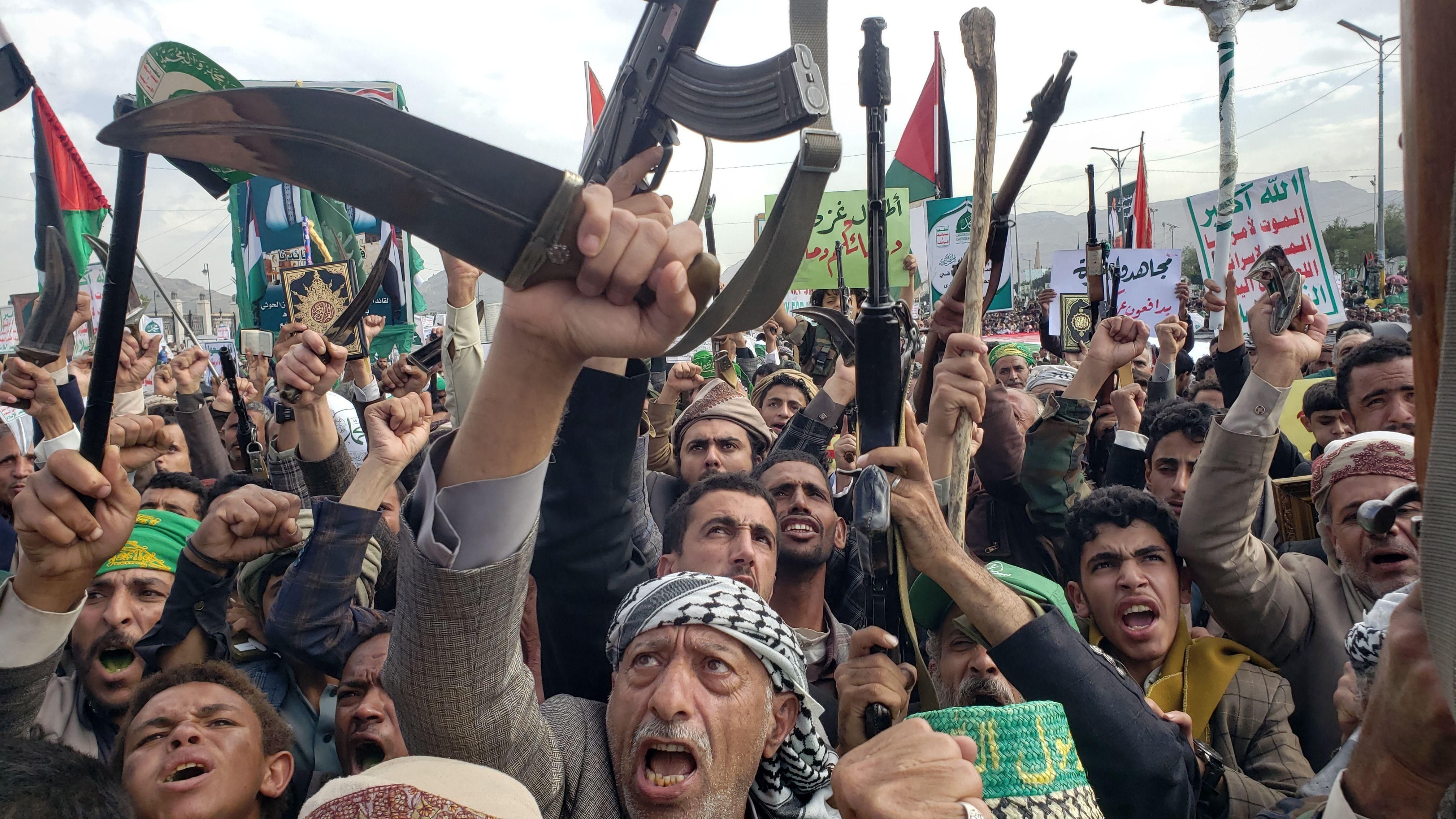 هل أصابت إسرائيل "رأس الهرم الحوثي" في صنعاء؟