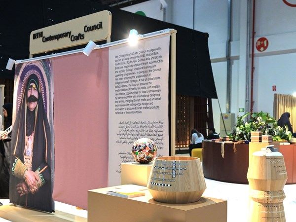 «إرثي» يستعرض في «أبوظبي للصيد والفروسية» الحرف اليدوية بروح عصرية