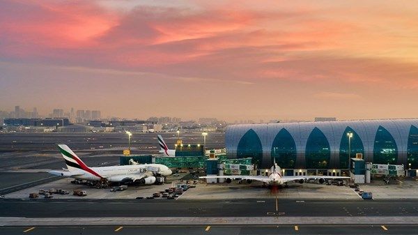 "السجادة الحمراء" في مطار دبي تنهي إجراءات السفر في 6 ثوان ودون وثائق