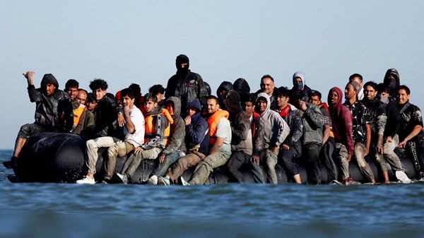 بريطانيا.. بدء أول إعادة مهاجرين إلى فرنسا الشهر الجاري