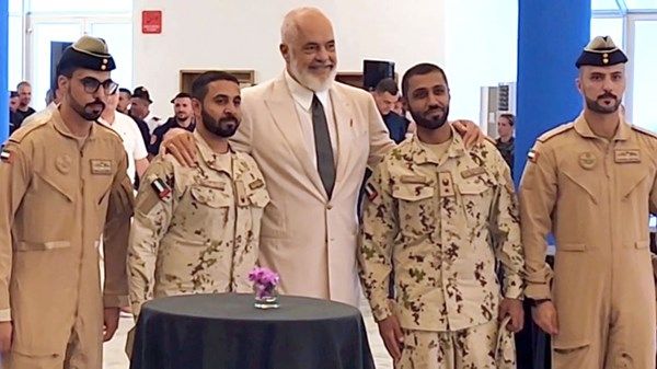 فريق الإنقاذ الإماراتي يختتم مشاركته في جهود إخماد حرائق غابات ألبانيا