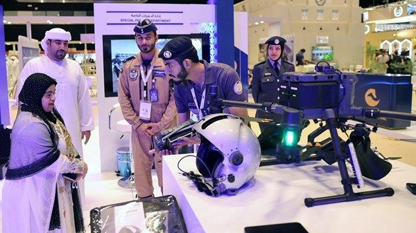 شرطة أبوظبي تشارك في معرض أبوظبي الدولي للصيد والفروسية بأحدث التقنيات