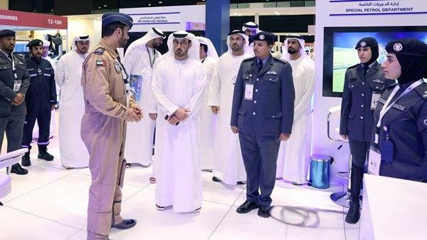 قائد عام شرطة أبوظبي يزور معرض «أبوظبي الدولي للصيد والفروسية»