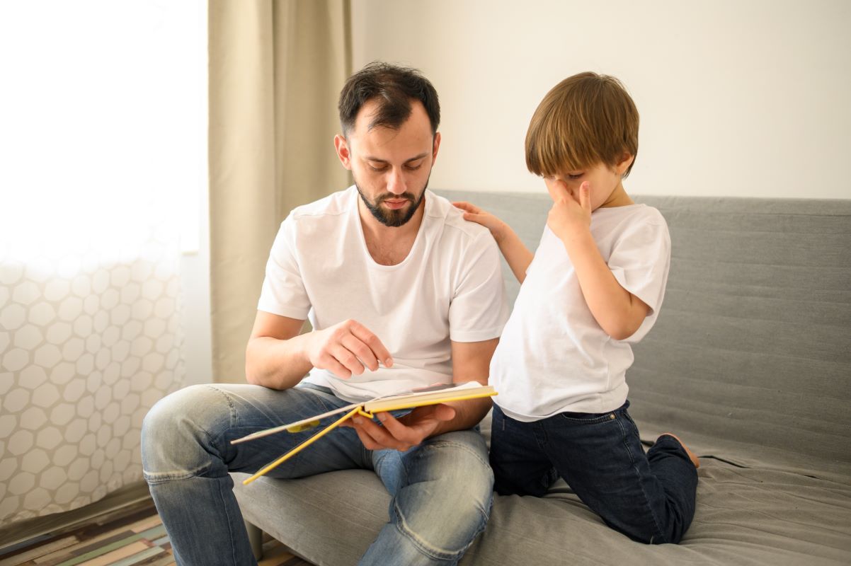 كيف تسيطرين على غضبك عندما يرفض طفلك حل الواجبات المدرسية؟