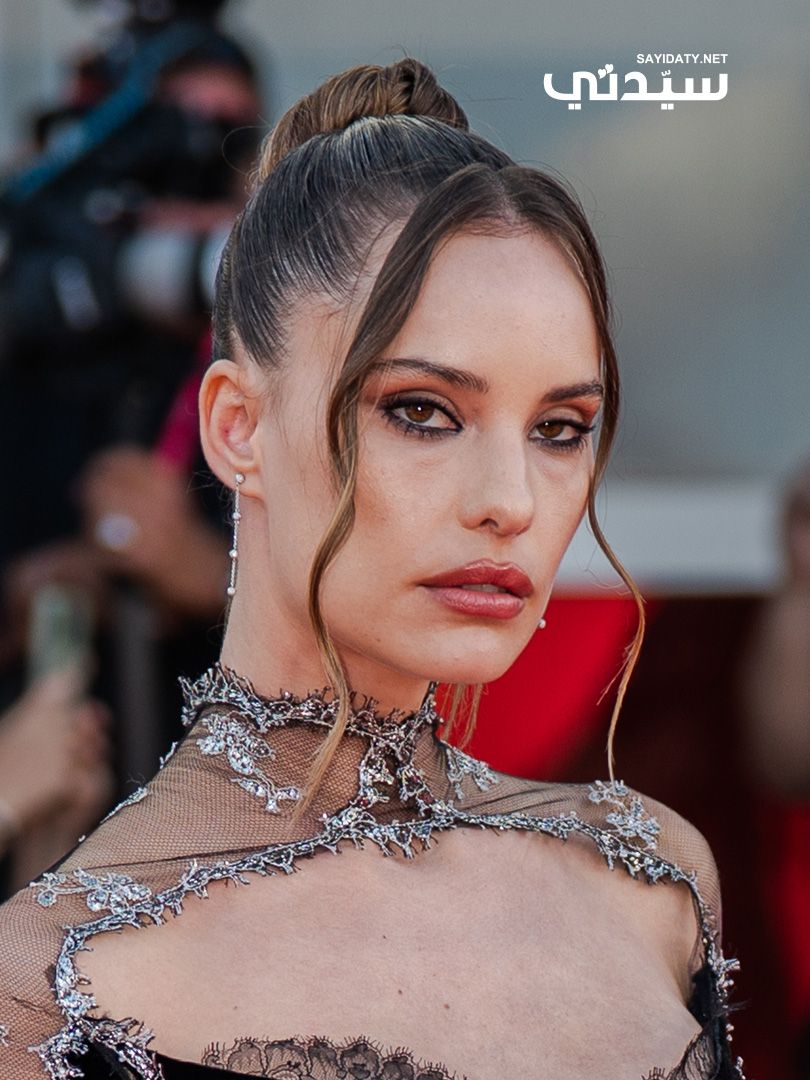 مكياج النجمات في مهرجان فينيسيا بيومه السابع يجمع بين البساطة والأناقة
