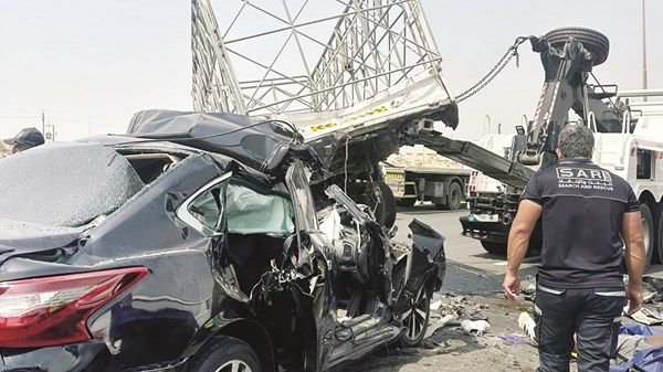 «شرطة دبي» تحذّر من خطورة عدم ترك مسافة الأمان بين المركبات
