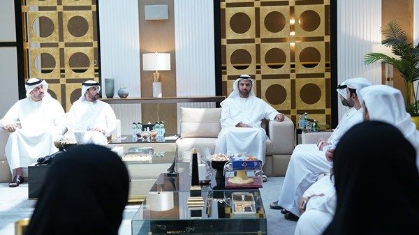 محمد بن سعود يستقبل وفد «رأس الخيمة للشباب» و«فريق المرعي»