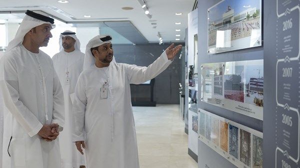 هزاع بن زايد يزور بلدية مدينة العين ويطّلع على أبرز مشاريعها التطويرية