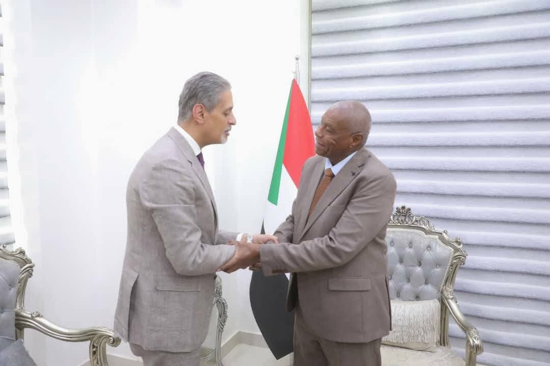 وزير الداخلية يلتقى سفير جمهورية مصر العربية بالسودان واللقاء يتطرق الى التعاون الشرطى بين الجانبين