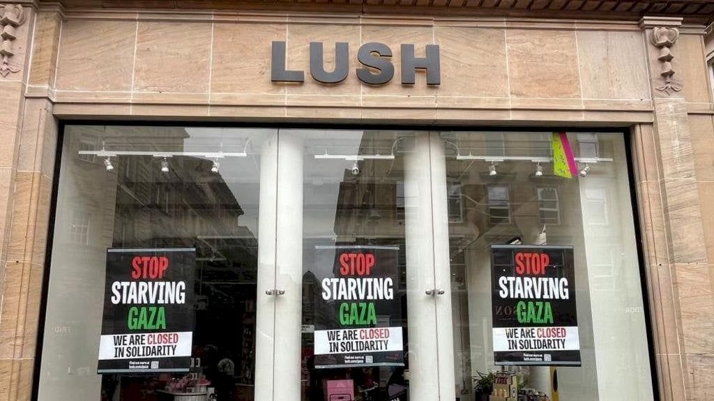 شركة "LUSH" البريطانية تغلق متاجرها ليوم واحد احتجاجاً على المجاعة في غزة