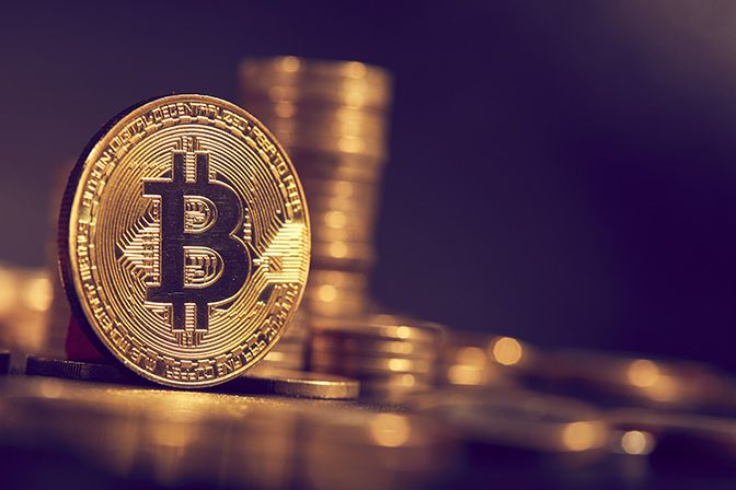 سعر البيتكوين يواصل السير ضمن نطاق حرج بين 104,000 و116,000 دولار مع ترقّب حاسم لاتجاه السوق