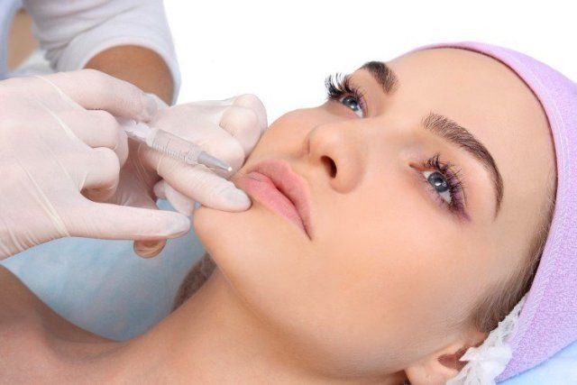 دخلت المستشفى بسبب حقن التجميل .. تفاصيل حالة دانا حمدان الصحية