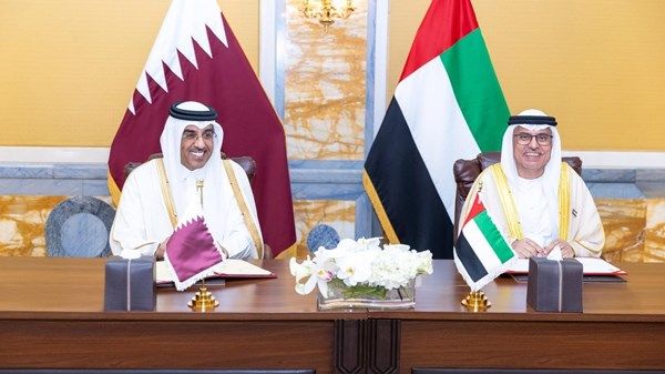 الإمارات وقطر توقعان مذكرة تفاهم لتطوير التعاون في مجالات العمل وتنمية الموارد البشرية