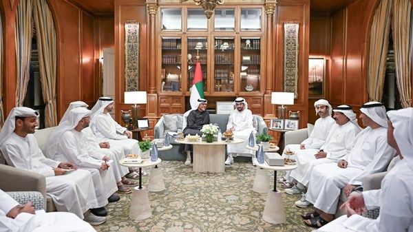 حمدان بن زايد يستقبل وفد دائرة البلديات والنقل ويطلع على أبرز المشاريع بمنطقة الظفرة