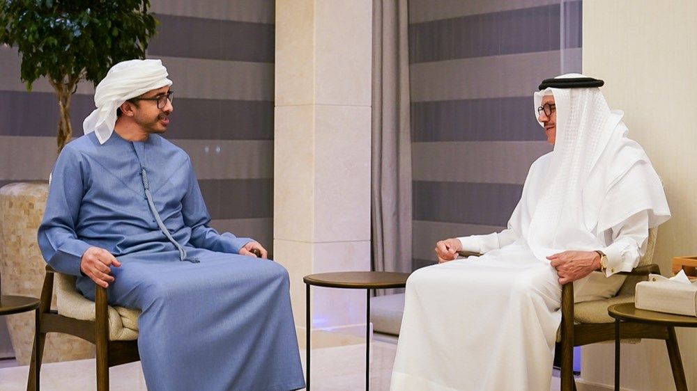 عبدالله بن زايد ووزير خارجية البحرين يبحثان العلاقات الأخوية بين البلدين