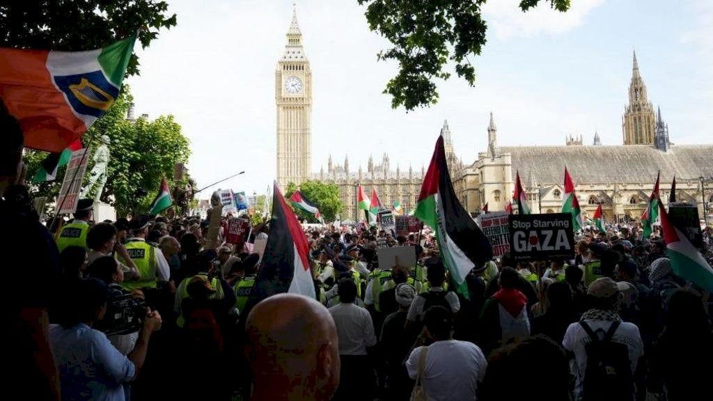 أكثر من 425 محتجزاً بسبب مسيرة رافضة لحظر حركة "فلسطين أكشن"