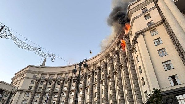 لأول مرة.. قصف مقر الحكومة الأوكرانية في كييف