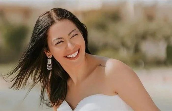 “أنا حلوة وذكية”.. إطلالة رومانسية لـ لقاء الخميسي برفقة زوجها – صورة