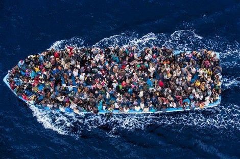 مصرع (5) أشخاص بعد اصطدام قارب مهاجرين بسفينة لخفر السواحل قبالة تركيا