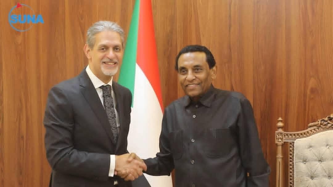 رئيس مجلس الوزراء يلتقي السفير المصري بالسودان