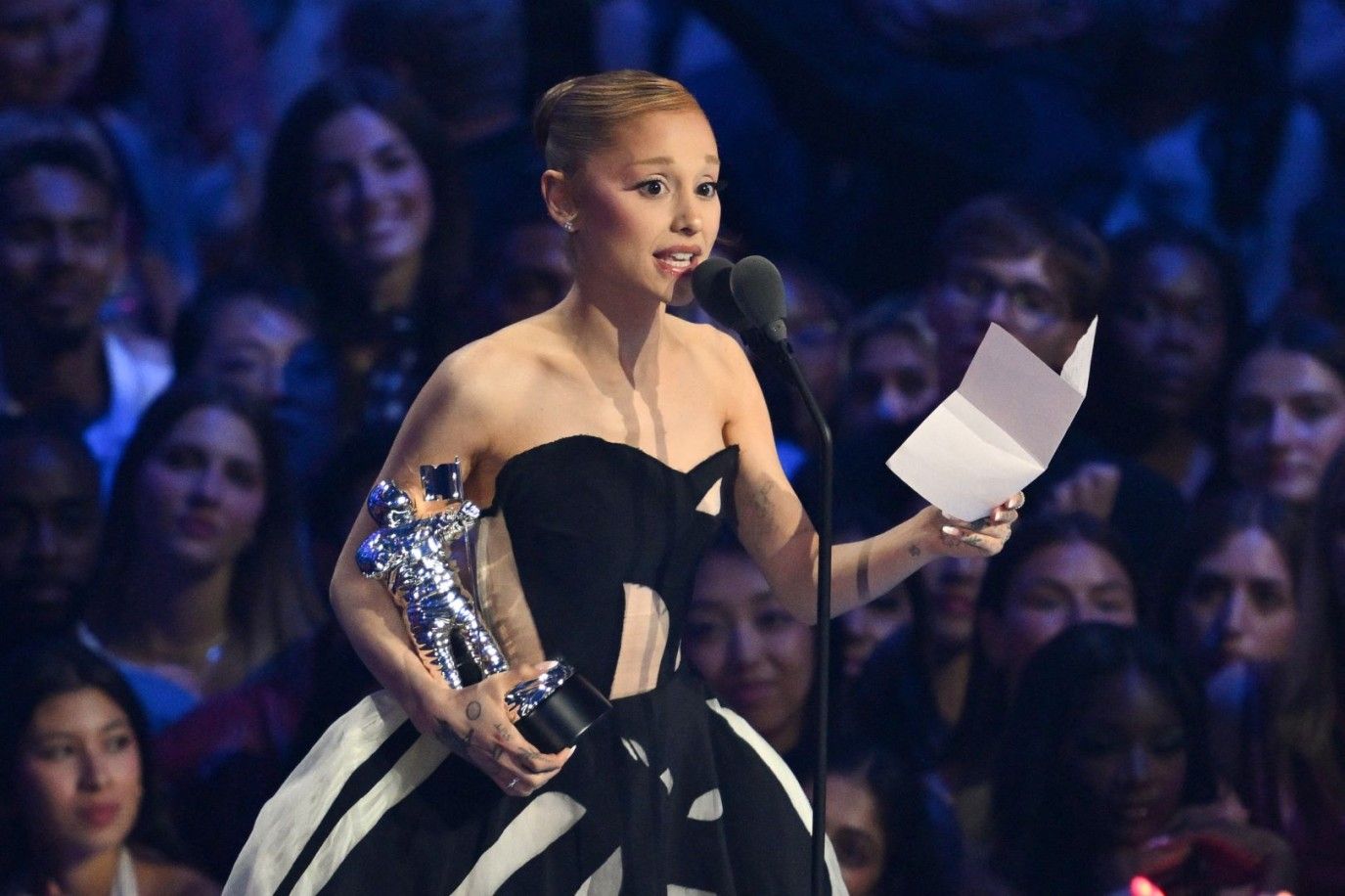 القائمة الكاملة للفائزين بحفل توزيع جوائز MTV VMAs