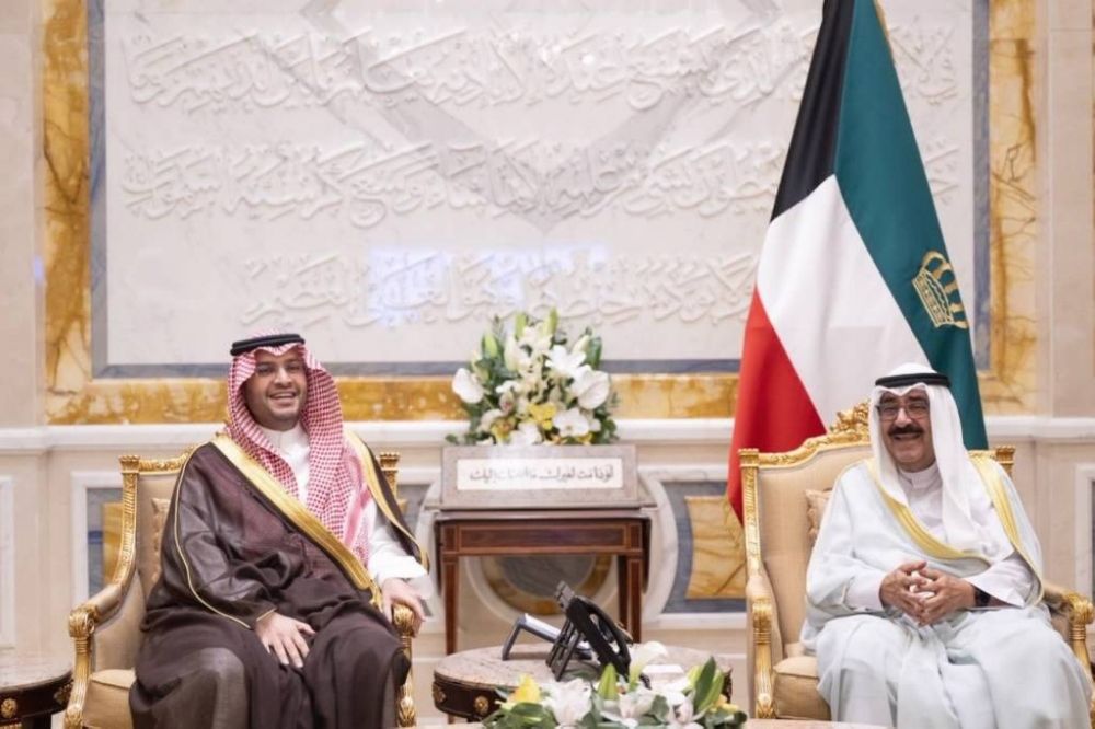 ولي عهد الكويت يستقبل الأمير تركي بن محمد بن فهد