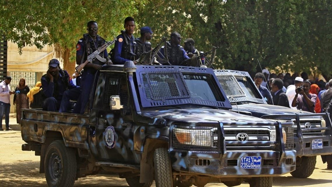 المدير العام لقوات الشرطة يتفقد إدارة النجدة بشرطة ولاية الخرطوم