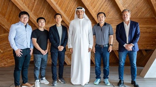 جامعة محمد بن زايد للذكاء الاصطناعي و«جي 42» يطلقان نموذج «كي 2 ثينك - K2 Think»