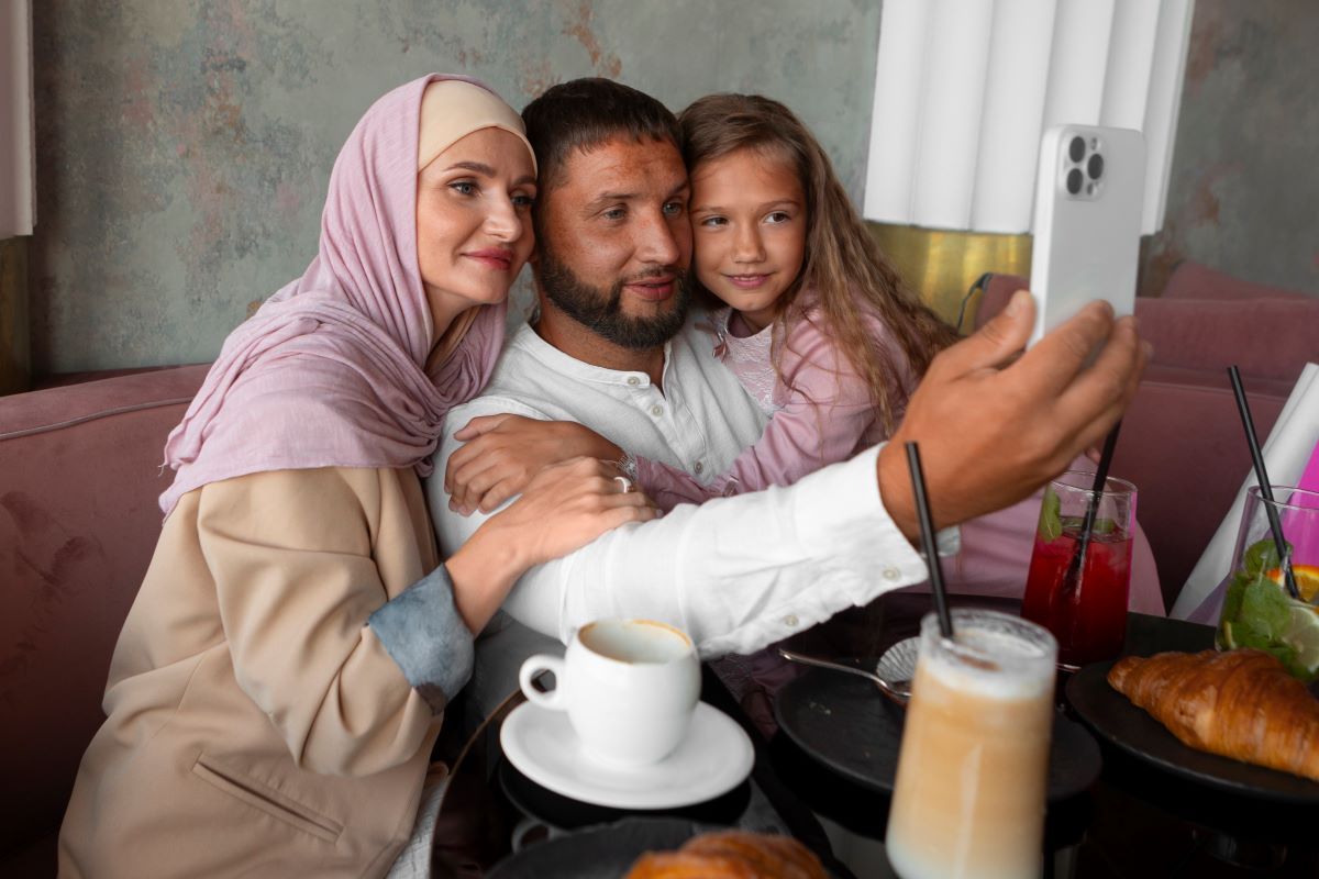 كيف تُنمين أنواع الذكاء المختلفة عند طفلك بالإضافة إلى الذكاء الدراسي؟