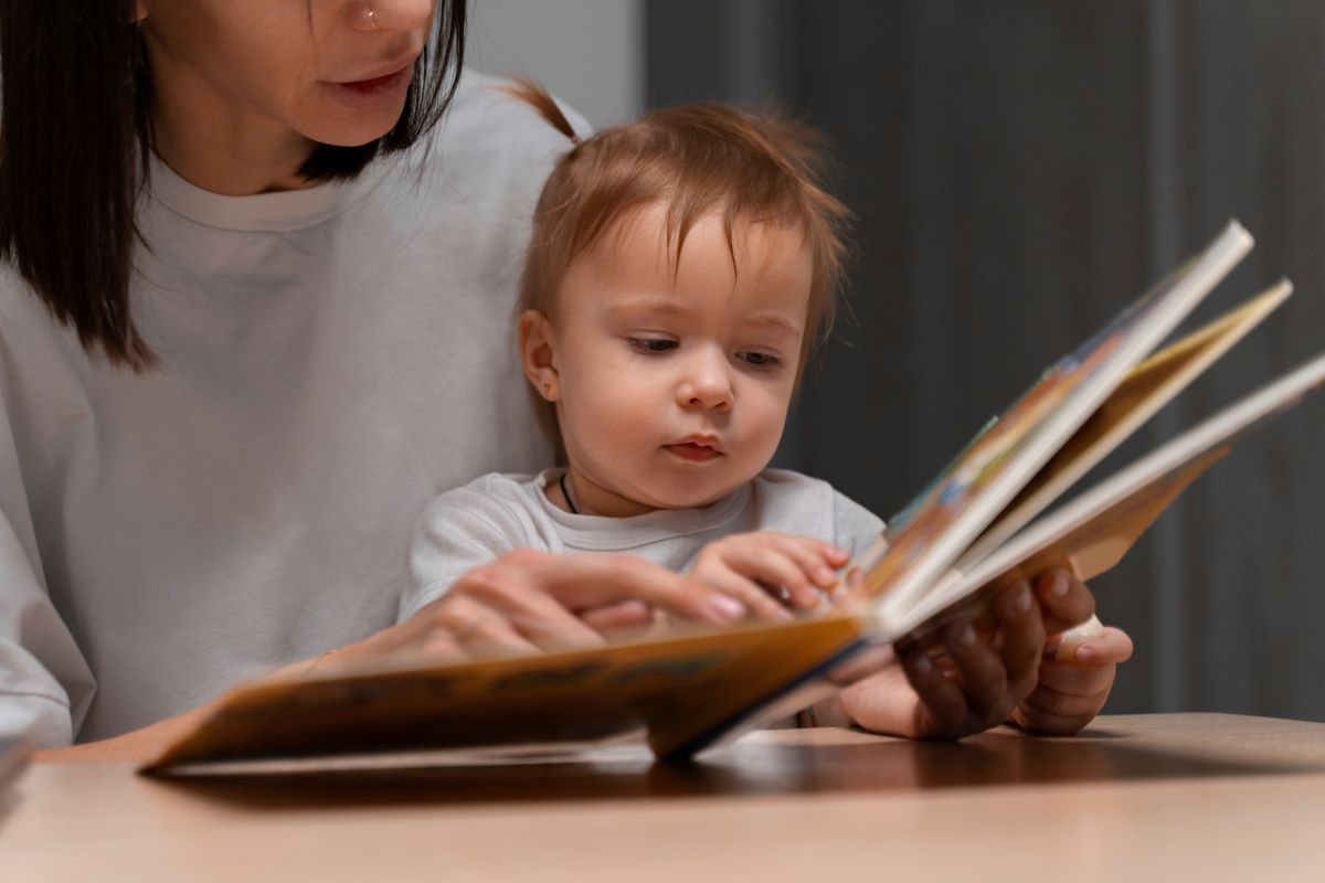 كيف تُنمين أنواع الذكاء المختلفة عند طفلك بالإضافة إلى الذكاء الدراسي؟
